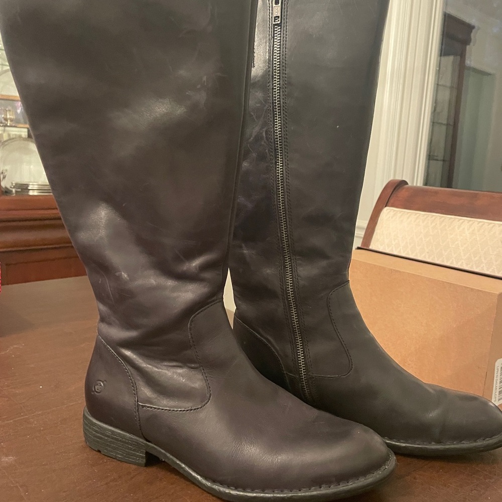 Born Size 8.5 Black LeatherUpper boots